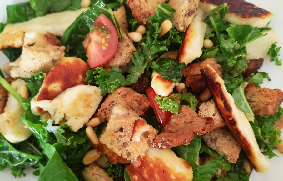 fried halloumi salad recipe with lemon and honey dressing