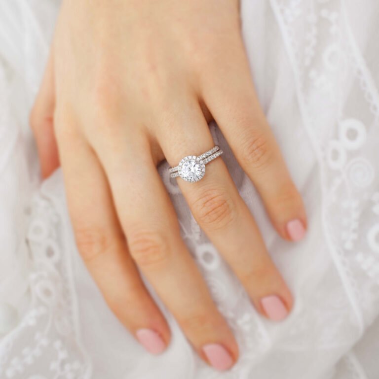 Budget Engagement Rings: The Ultimate Guide to Lab Diamond Rings